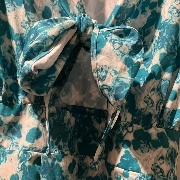 $5 Sale! Aqua Floral Dress - Picture 5 of 10